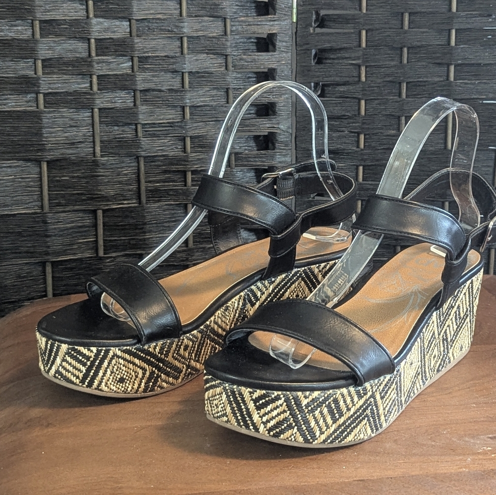 DV by Dolce Vita Black Tan Wedge Sandals Sz 8.5 Detail Women's Heels Excel Used